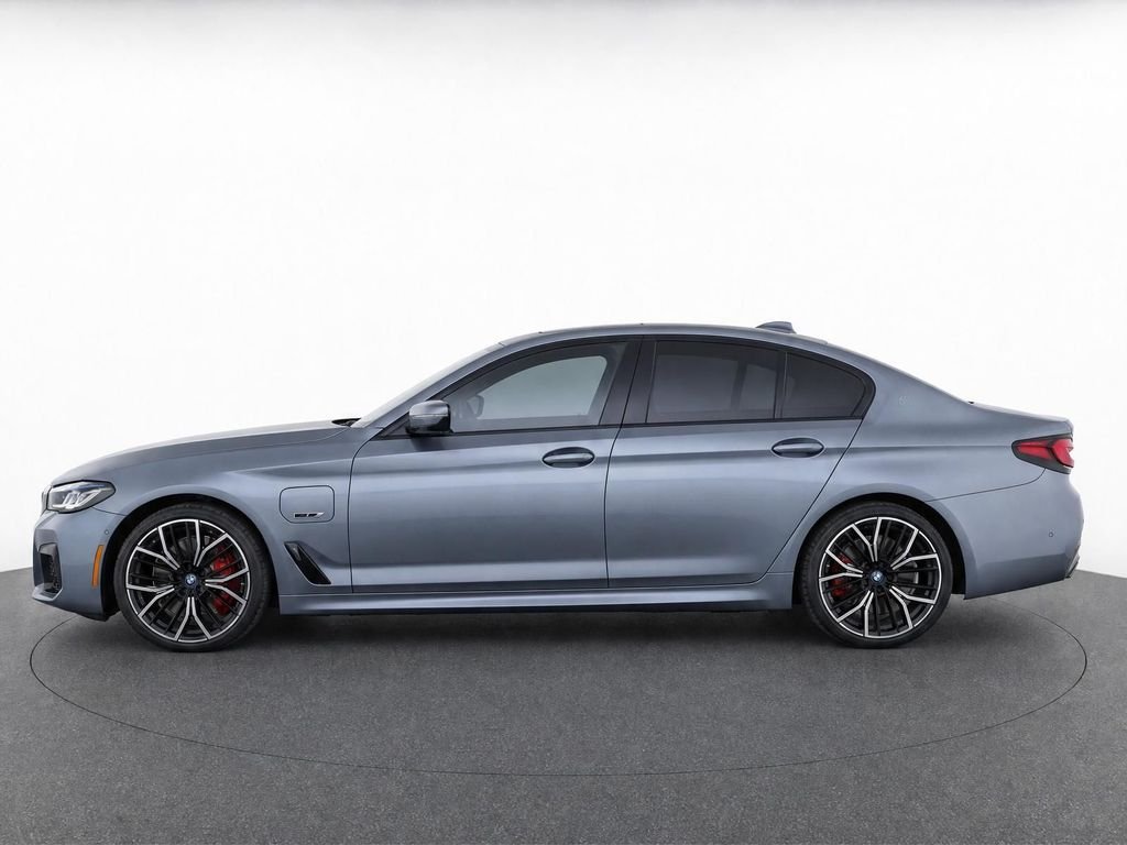 Used 2022 Bluestone Metallic BMW 530e iPerformance image 6