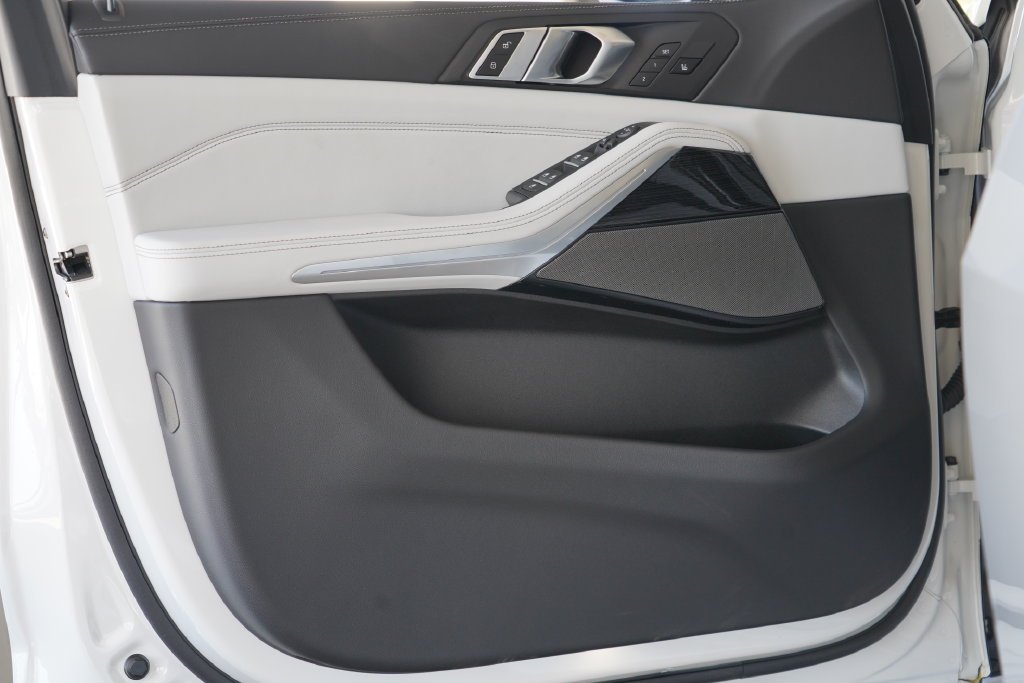 New 2026 Mineral White Metallic BMW xDrive40i image 11
