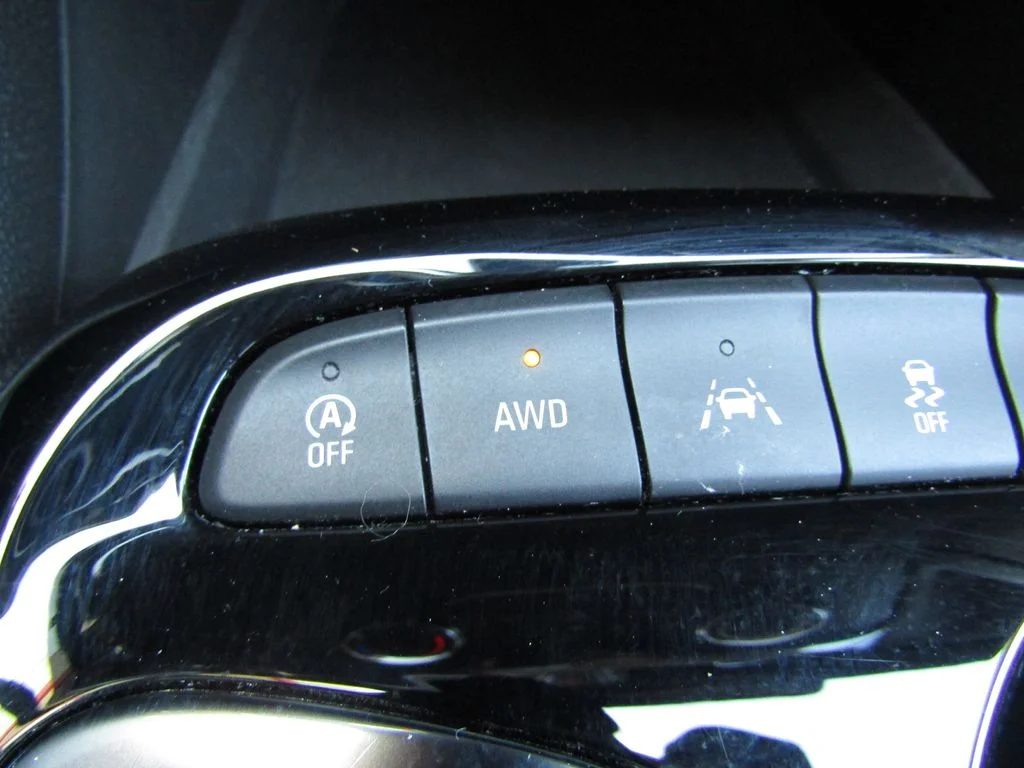 Used 2025 White Buick Preferred image 9