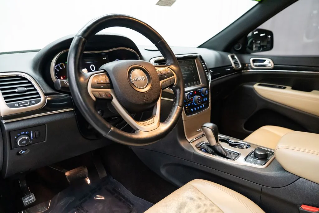 Used 2016 White Jeep Limited image 25