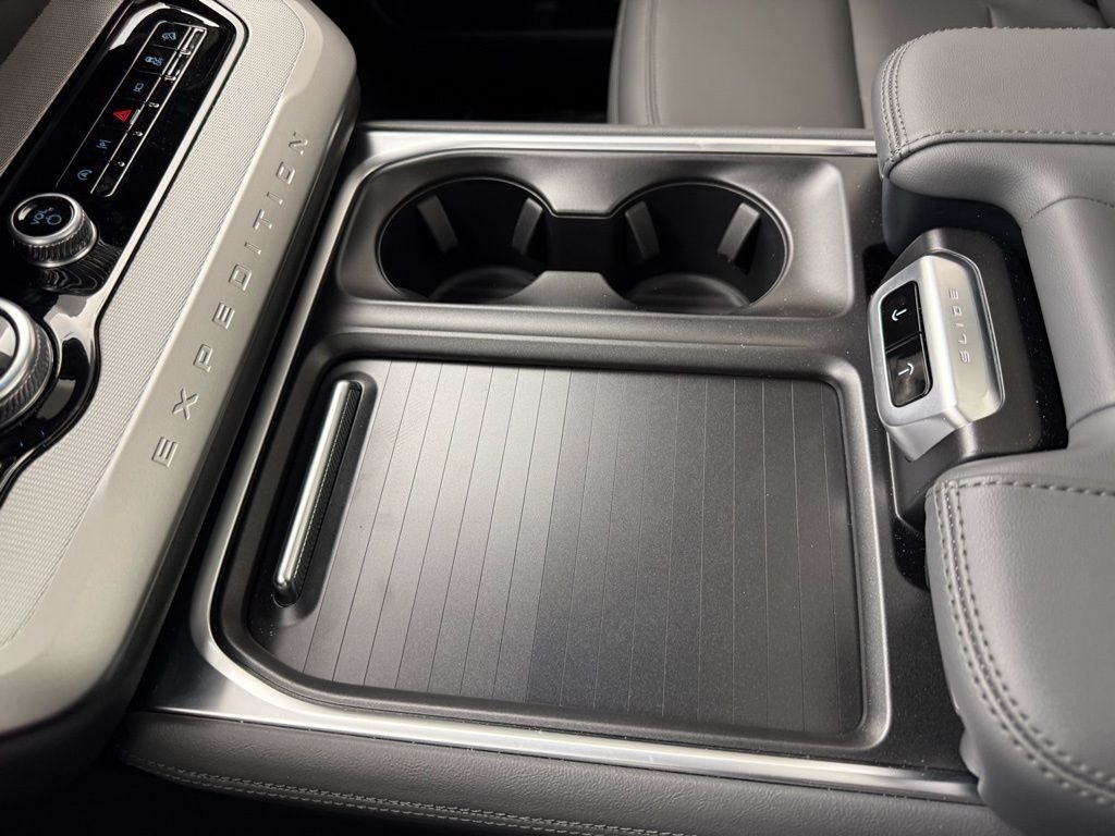 New 2026 Star White Metallic Tri-Coat Ford Active image 36