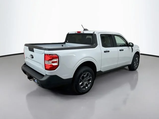 Used 2025 White Metallic Ford XLT image 7