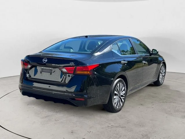 Used 2024 Super Black Nissan 2.5 SV image 5