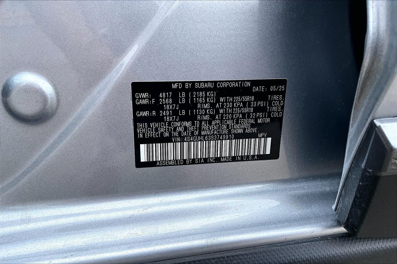 Used 2025 Ice Silver Metallic Subaru Limited image 38