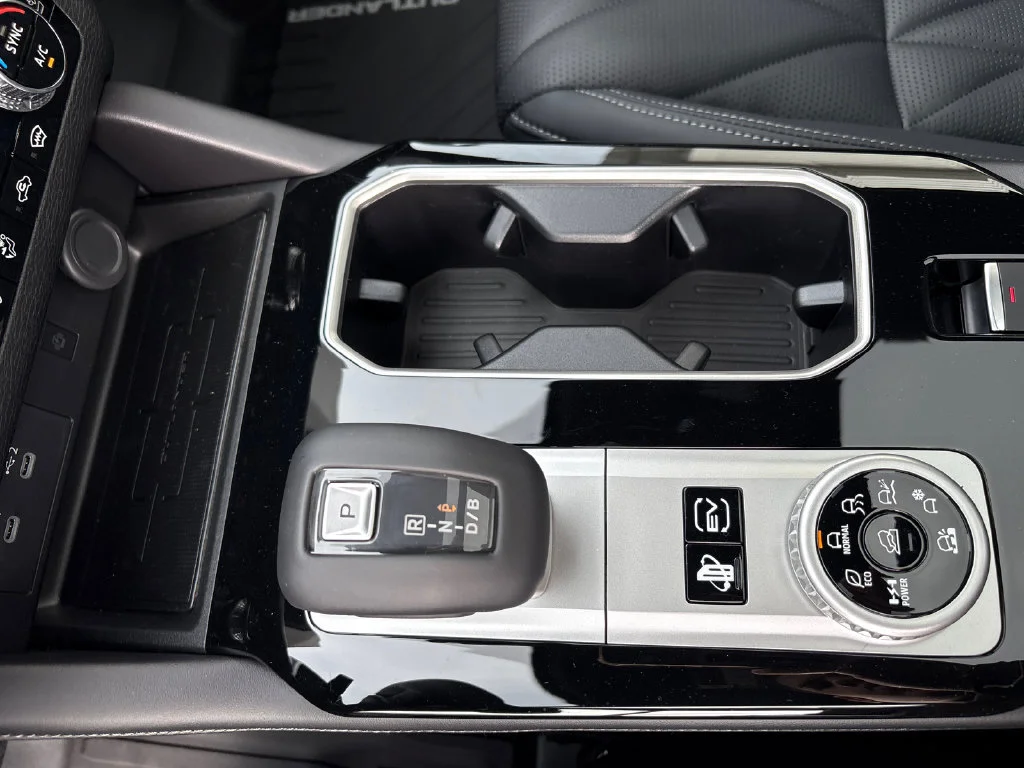New 2026 Gray Mitsubishi SEL image 27