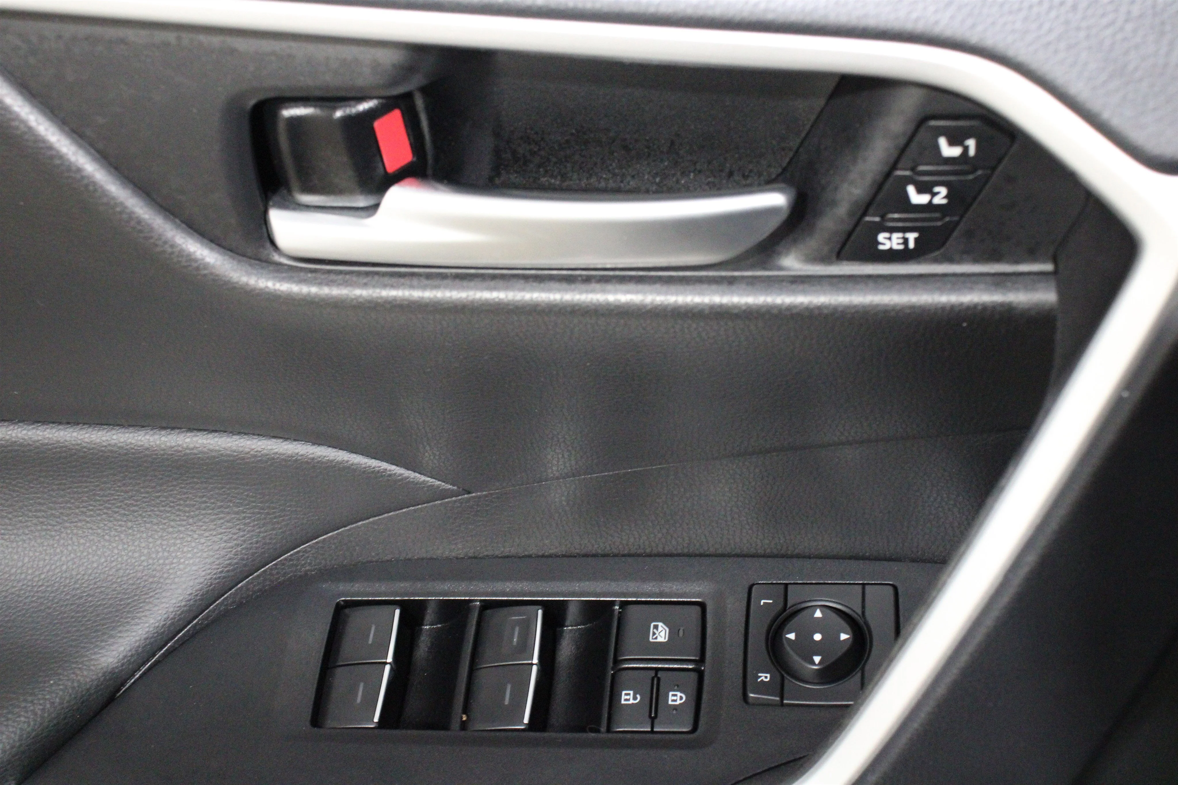 Used 2025 Gray Toyota XLE Premium image 7