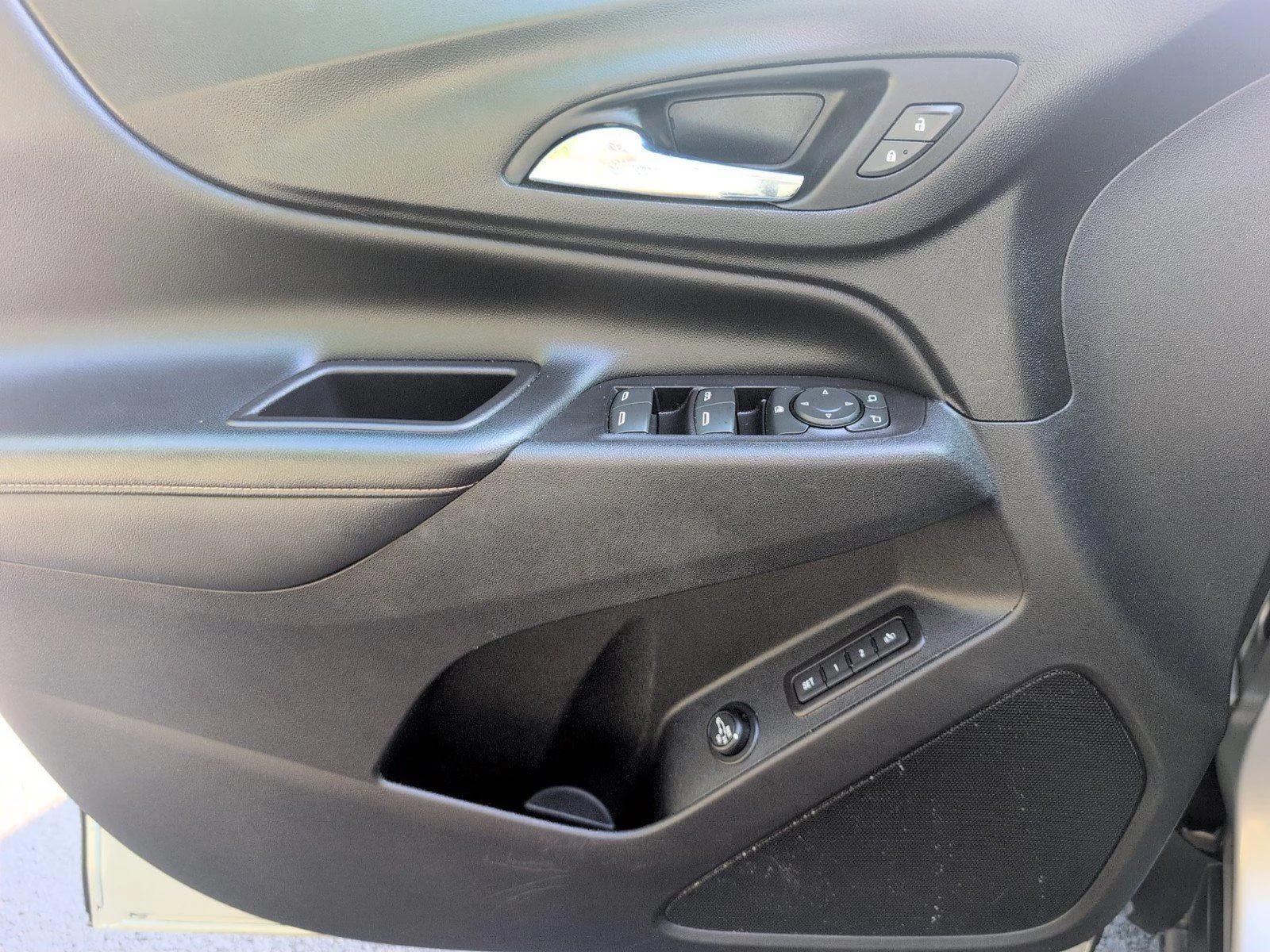 Used 2021 SILVER ICE METALLIC Chevrolet Premier image 18
