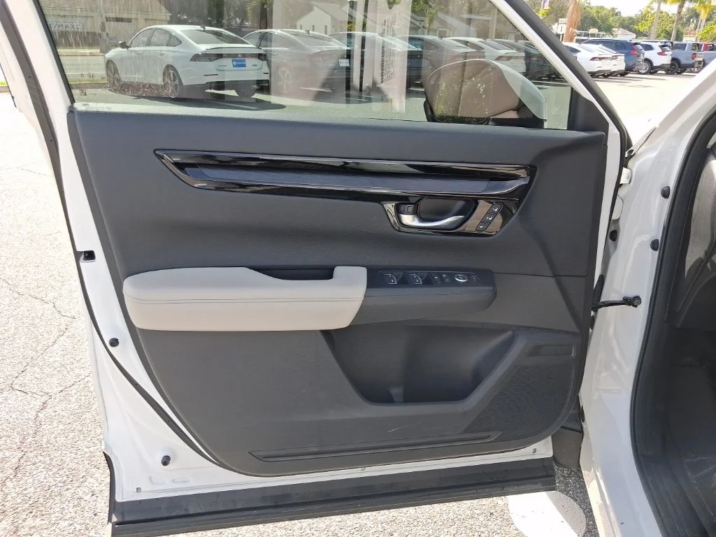 Used 2025 White Honda EX-L image 22