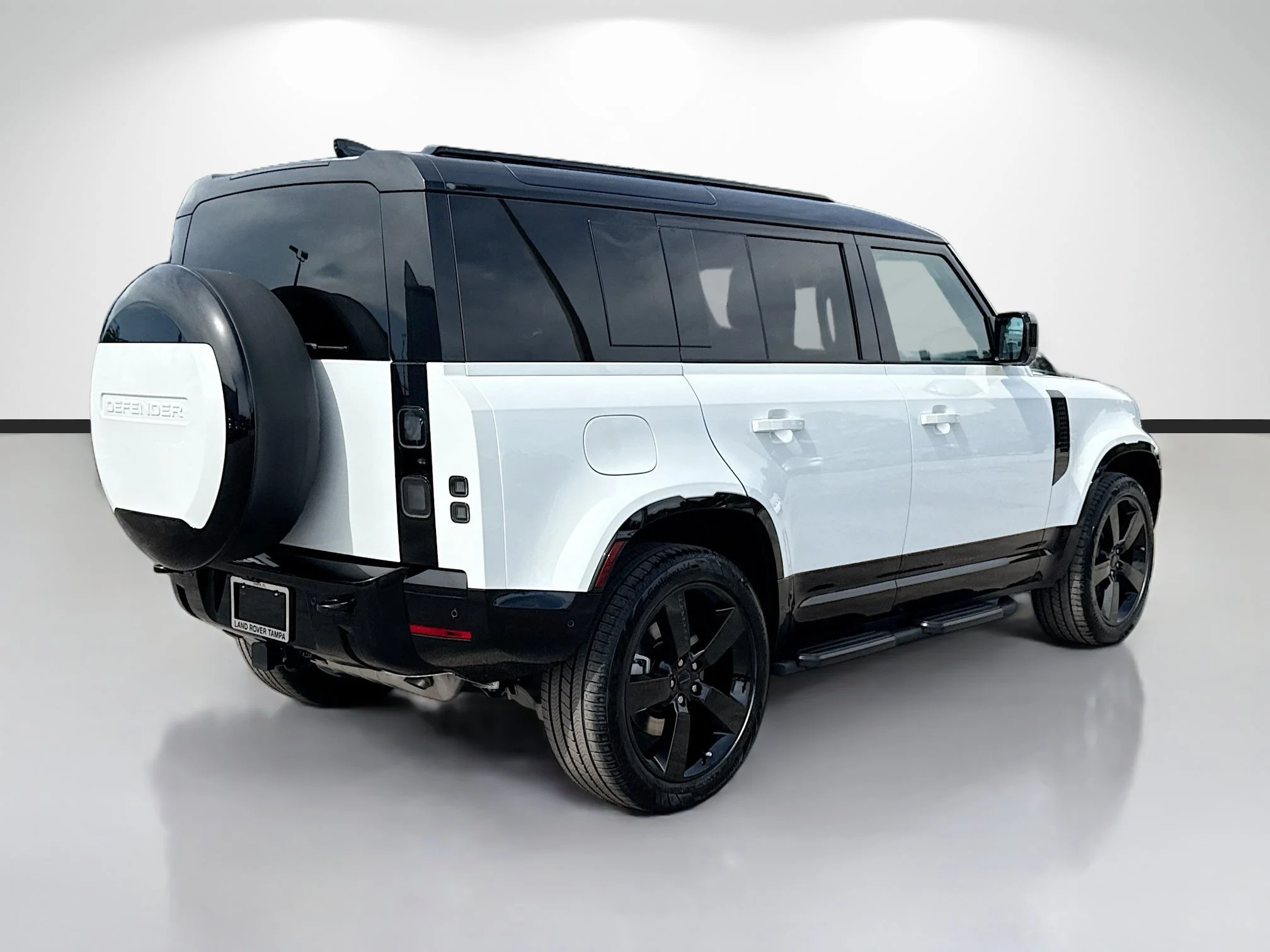 New 2026 Fuji White Land Rover X-Dynamic SE image 5