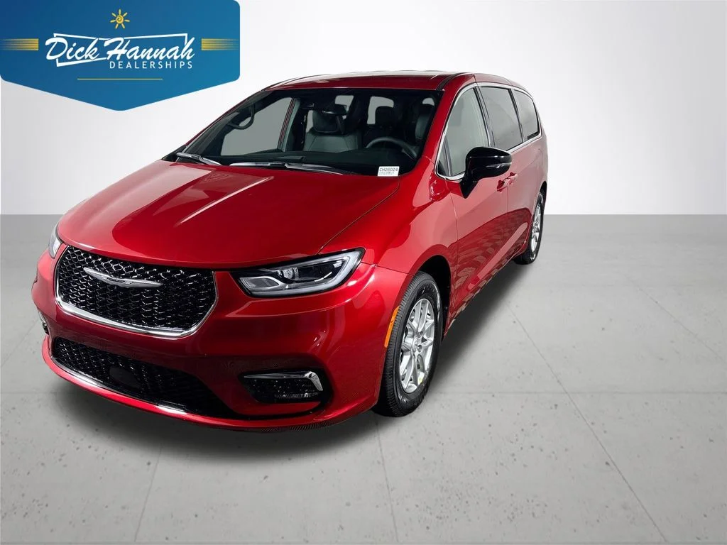 2026 Chrysler Pacifica Select's photo