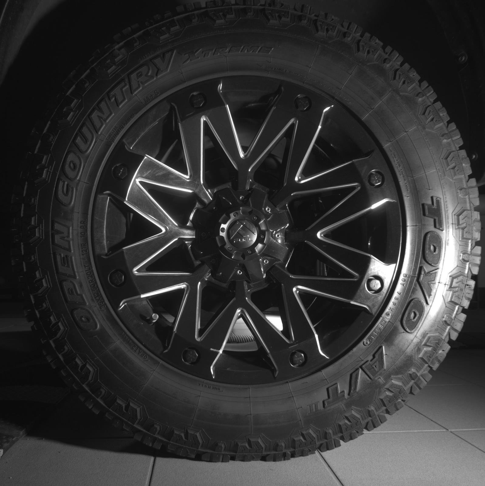Used 2017 Brilliant Black Crystal Pearlcoat Ram Laramie image 11