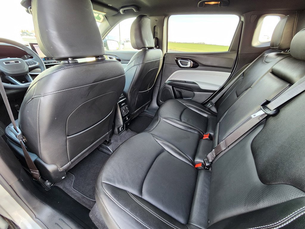 Used 2025 Silver Zynith Metallic Clearcoat Jeep Limited image 14