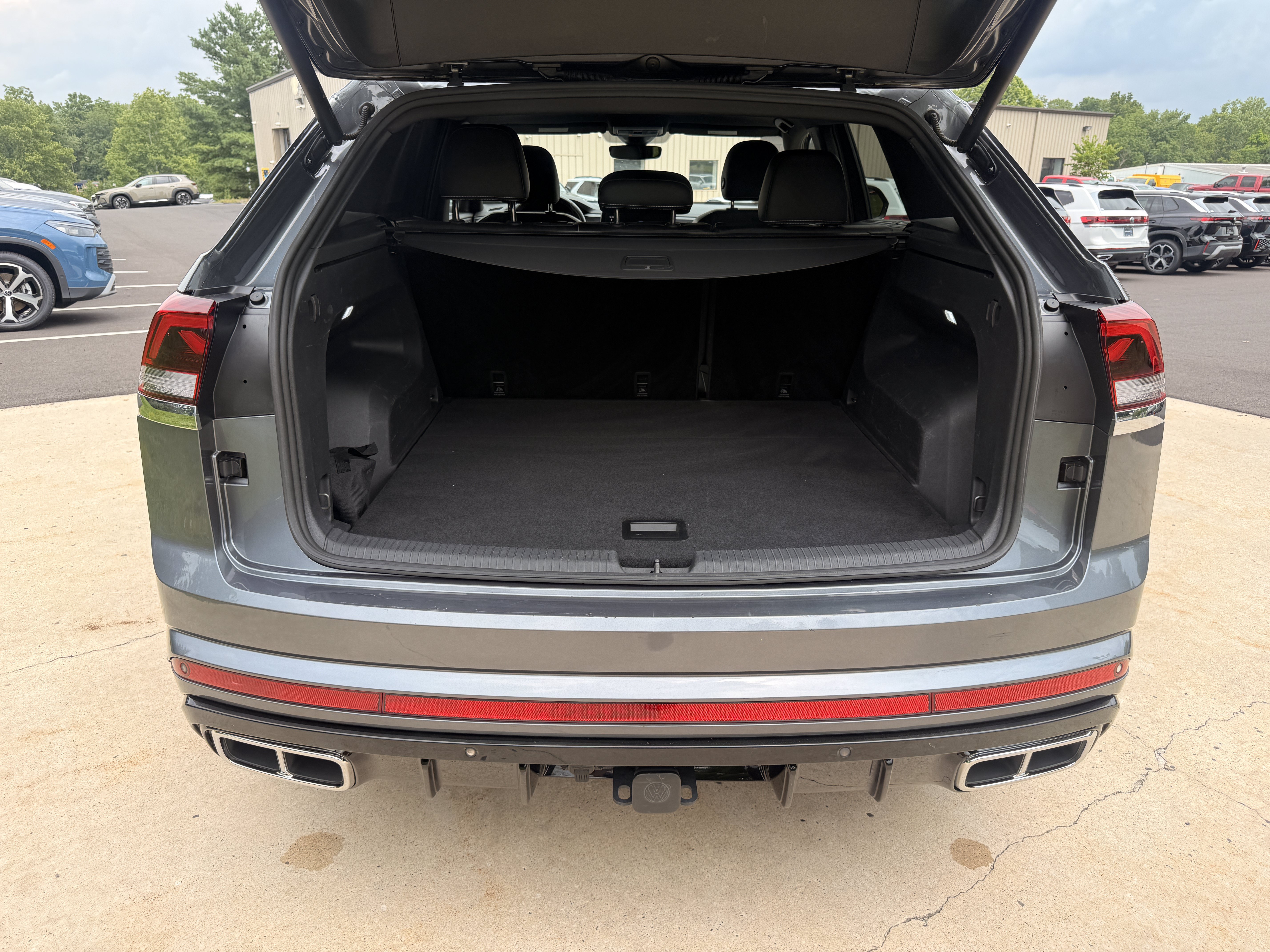 Used 2024  Volkswagen 2.0T SEL R-Line image 14