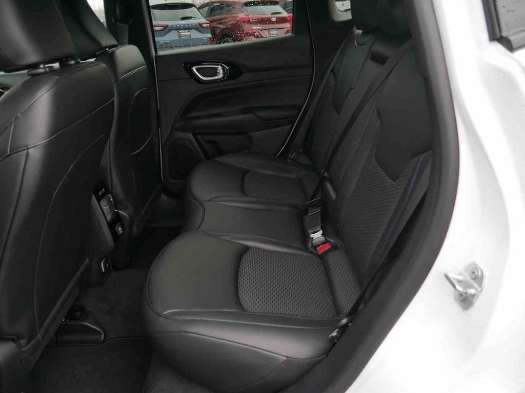 New 2026 White Jeep Latitude image 13