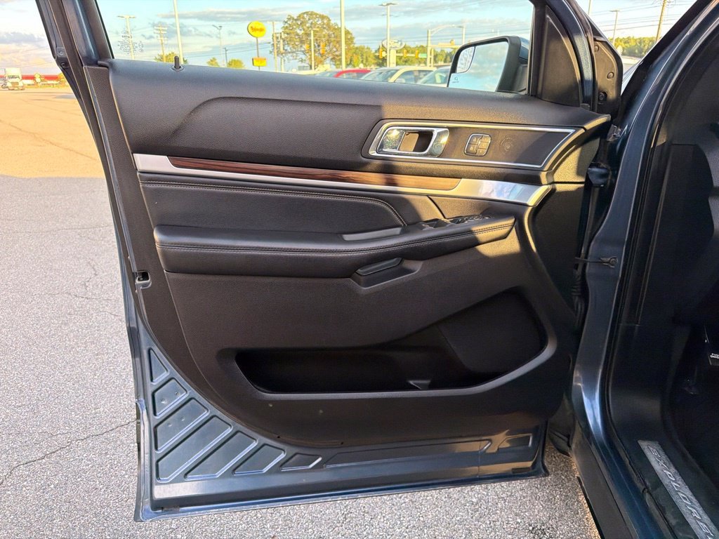 Used 2018 Blue Metallic Ford Limited image 13