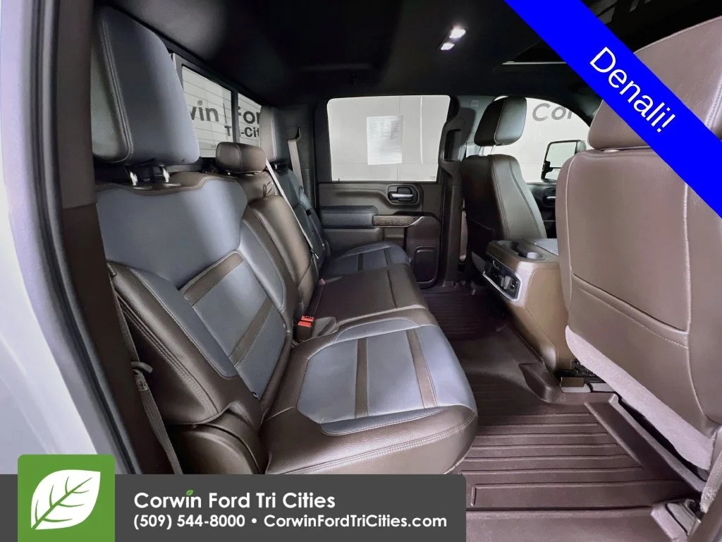 Used 2022 White Frost Tri-Coat GMC Denali image 15