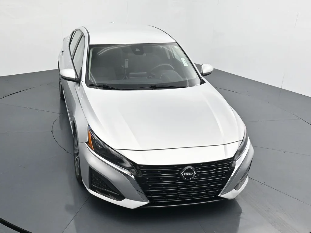 Used 2024 Silver Nissan 2.5 SV image 21