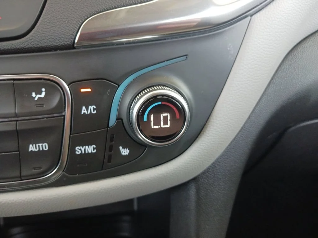Used 2024 Summit White Chevrolet LT image 25