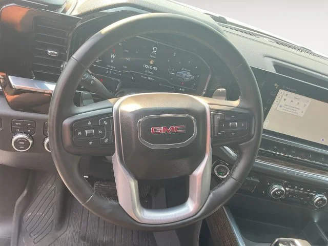 Used 2024 White GMC Elevation image 14