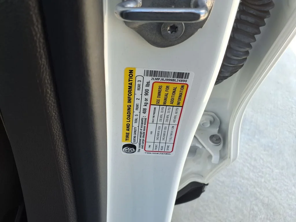 Used 2022 White Lincoln Standard image 38