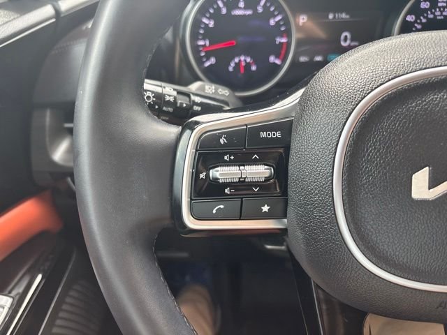 Used 2022 White Kia SX image 18