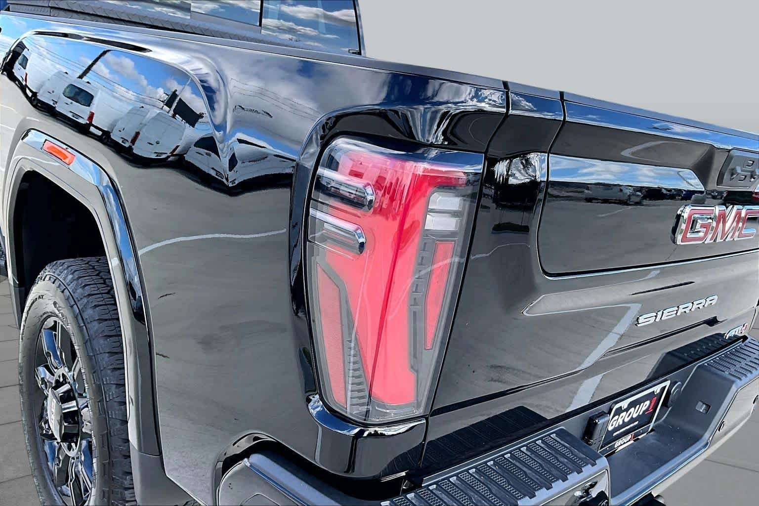 Used 2026 Onyx Black GMC AT4 image 28
