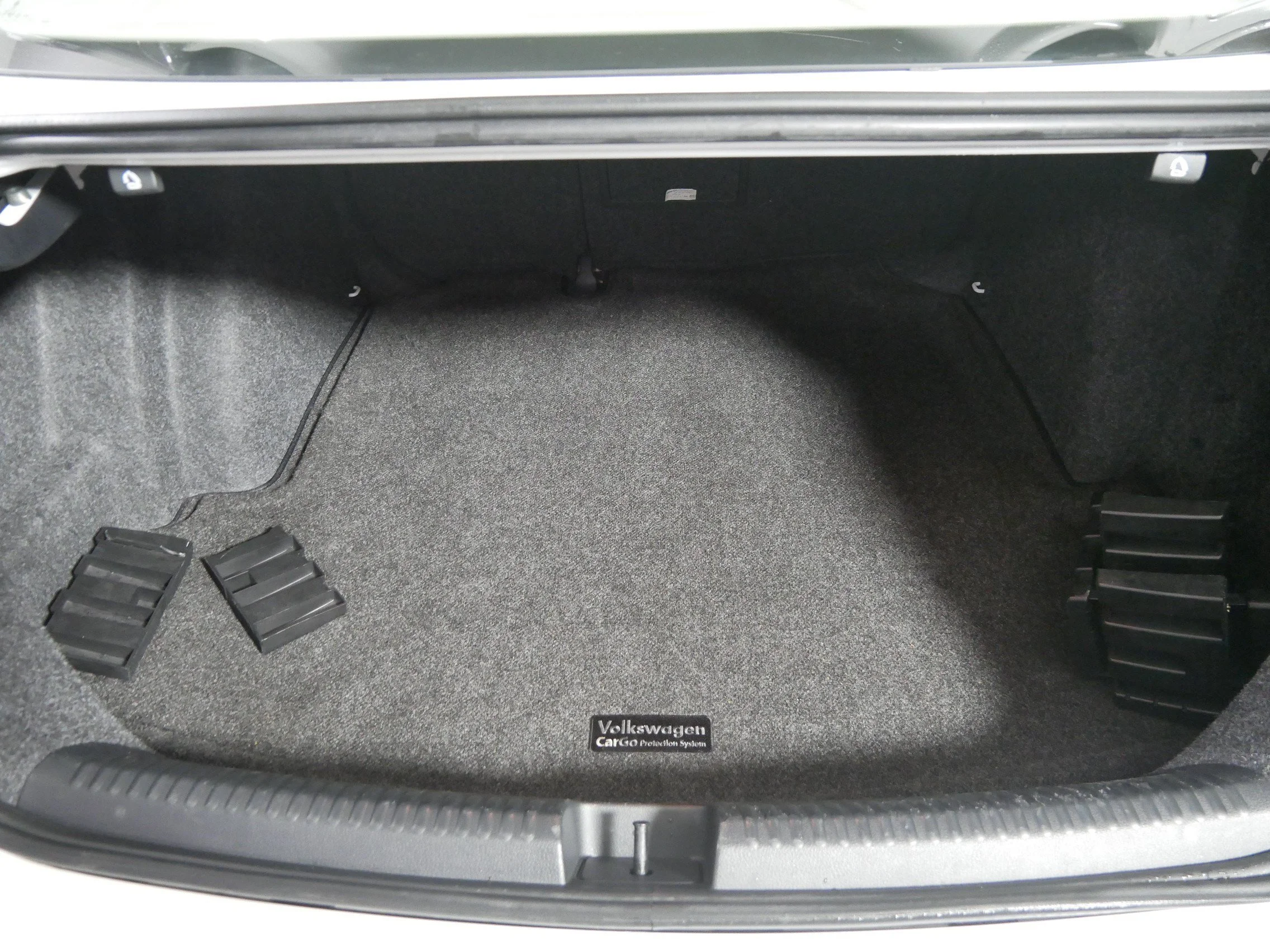 Used 2014 Candy White Volkswagen SE w/Connectivity/Sunroof image 18