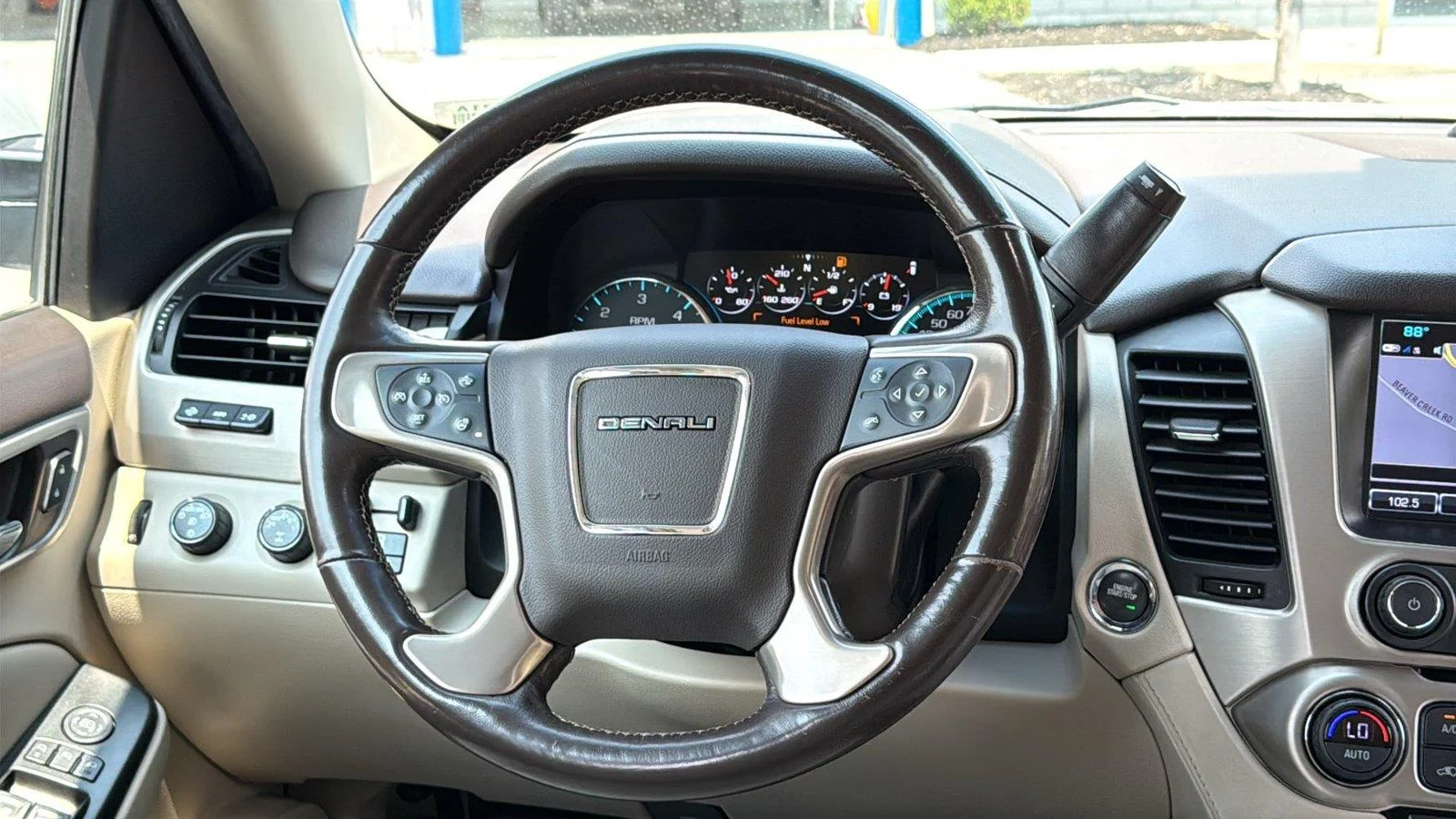 Used 2019 White Frost Tricoat GMC Denali image 16