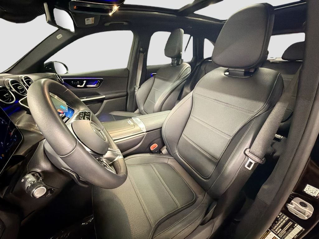 Used 2025 Black Mercedes-Benz GLC 300 image 5