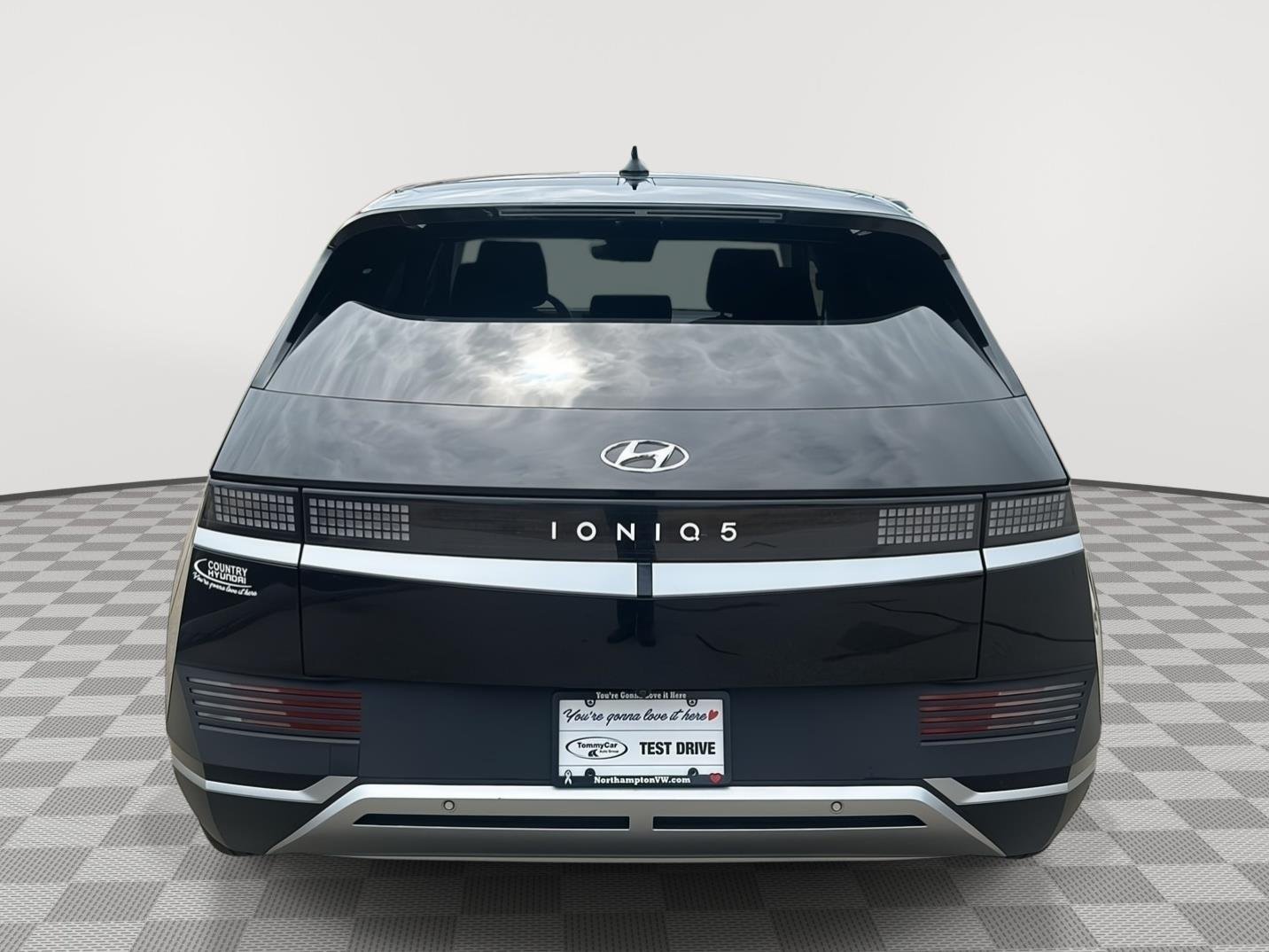 Used 2023 Phantom Black Hyundai SE image 6