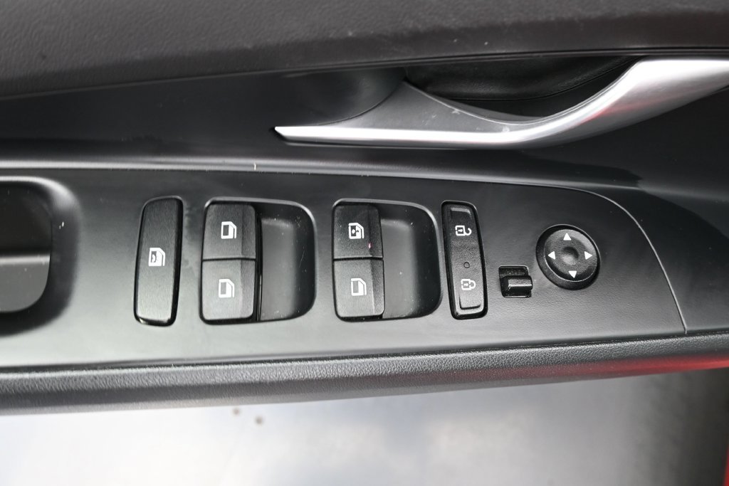 Certified Used 2022 Red Hyundai SEL image 17