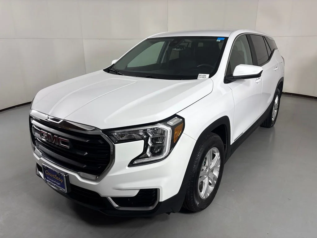 Used 2024 White GMC SLE image 5