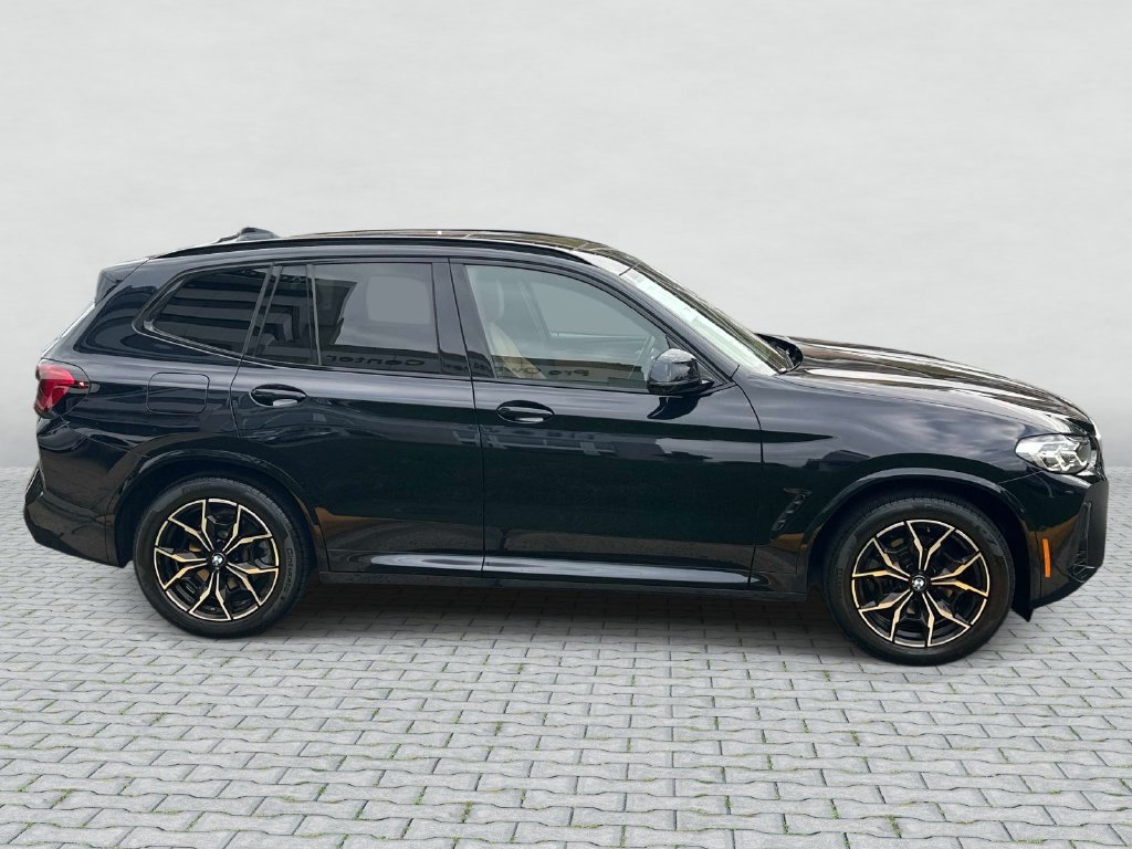 Used 2024 Carbon Black Metallic BMW xDrive30i image 4