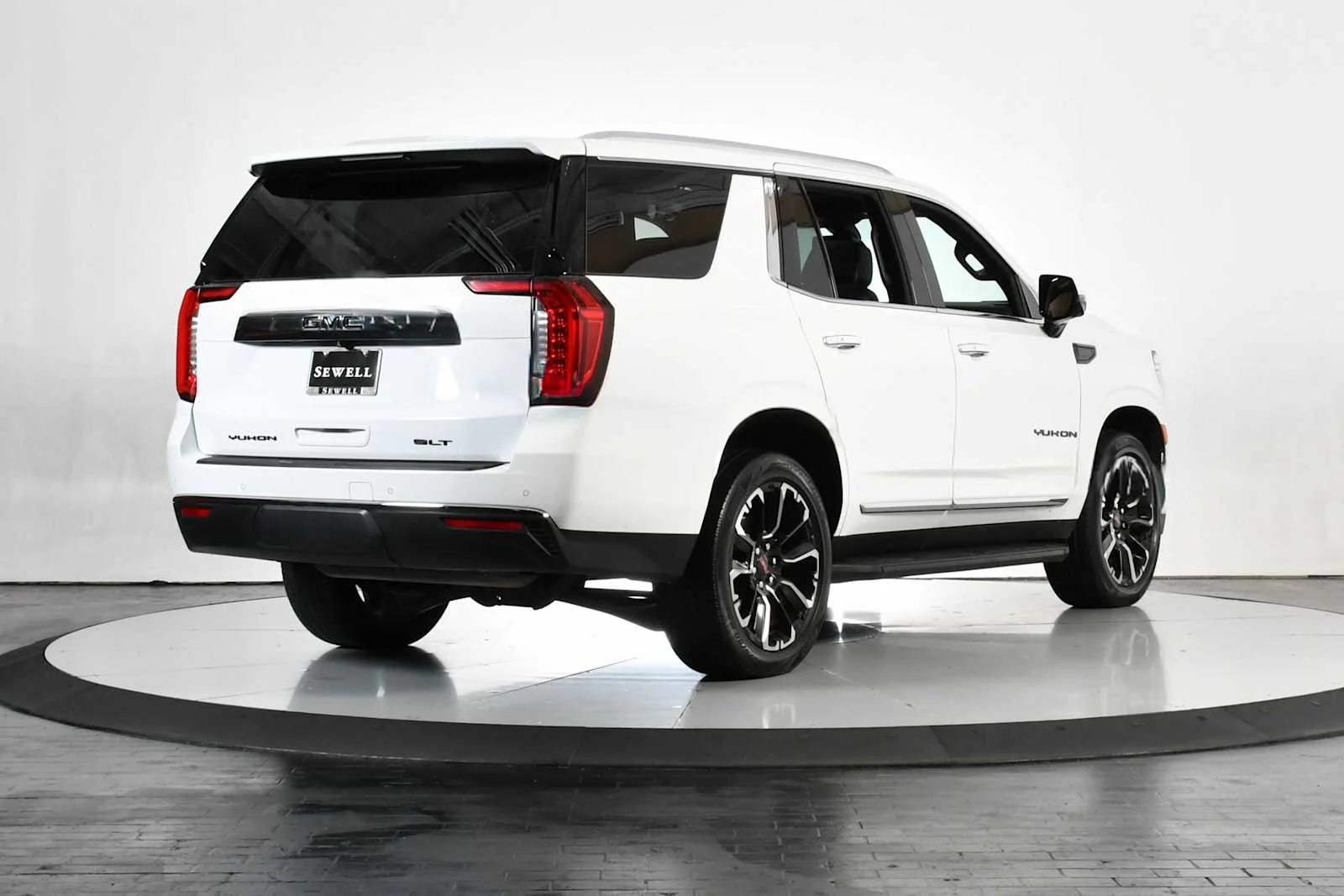 Used 2022 Summit White GMC SLT image 6