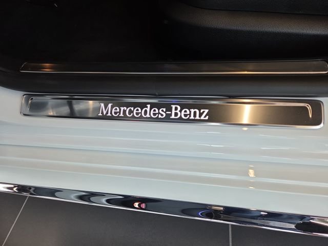 New 2026 MANUFAKTUR Moonlight White Metallic Mercedes-Benz S580 image 22