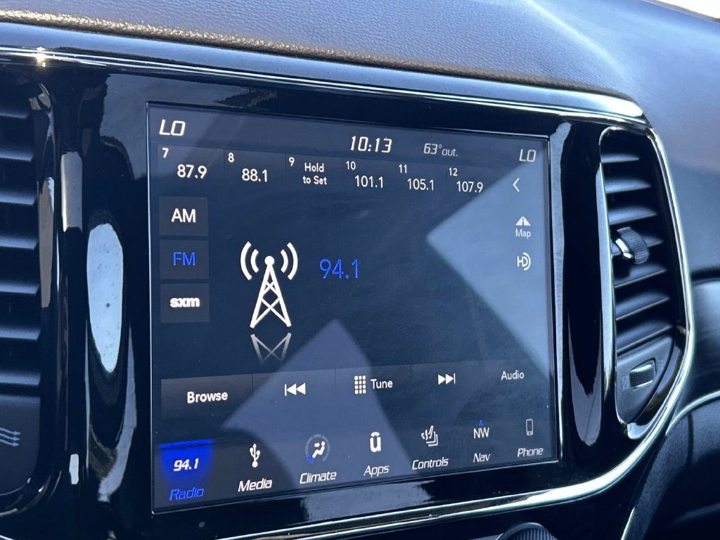Used 2019 White Jeep Limited image 28