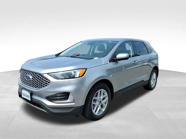Used 2024 Silver Ford SEL image 2
