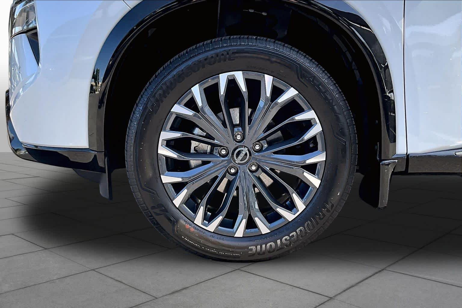 Certified Used 2025 Everest White Pearl Nissan Platinum image 11