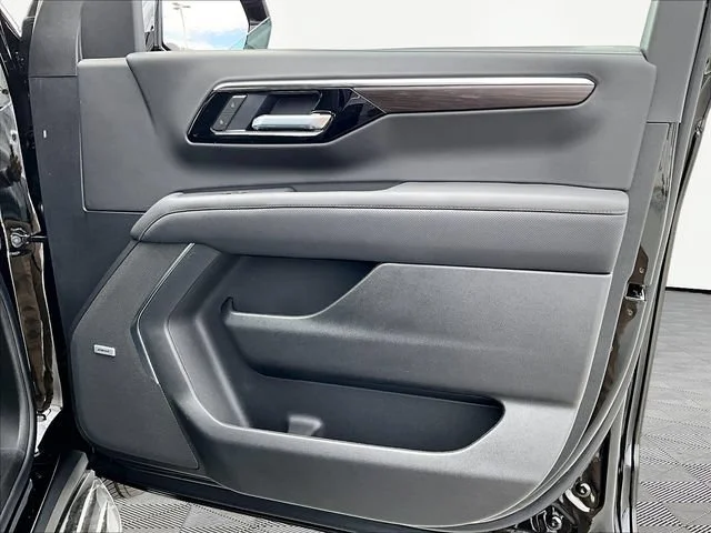 2026 Chevrolet Suburban Premier - Photo 31