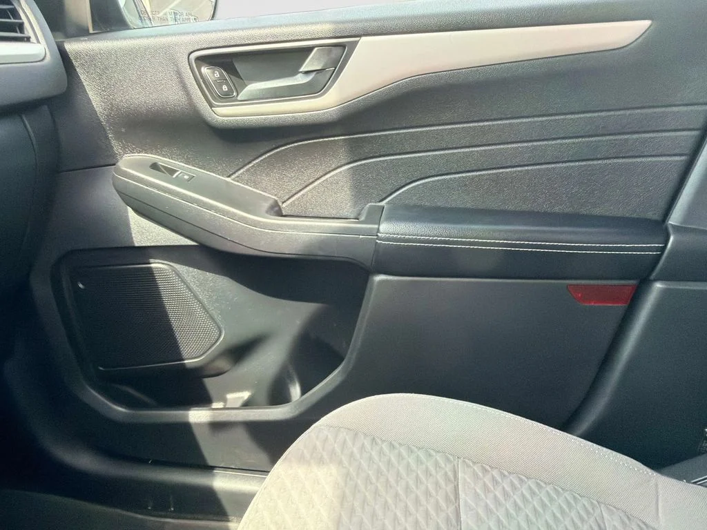 Used 2022 Blue Ford SE image 23
