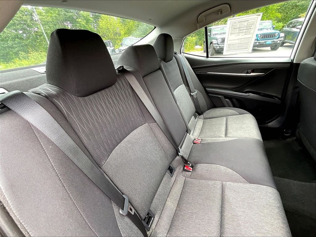 Used 2025 Ice Toyota LE image 15
