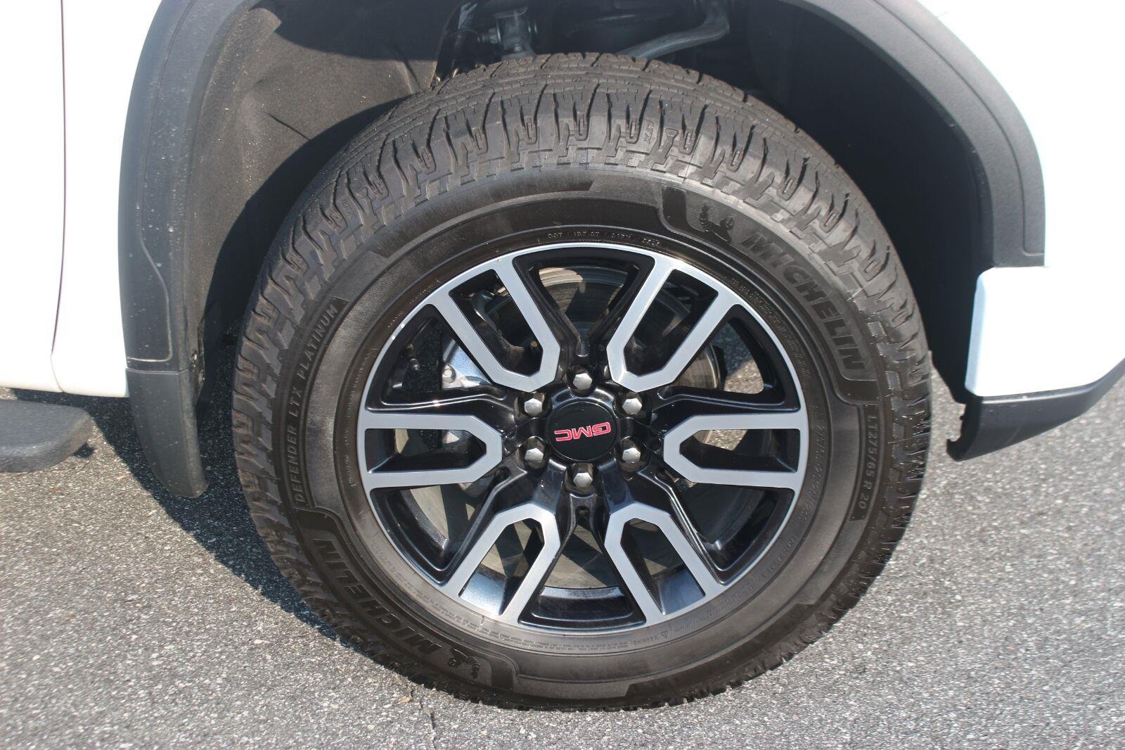 Used 2026 Summit White GMC AT4 image 40