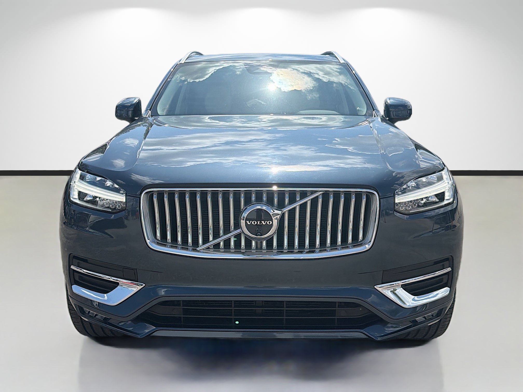 Used 2025 Denim Blue Metallic Volvo Plus image 8