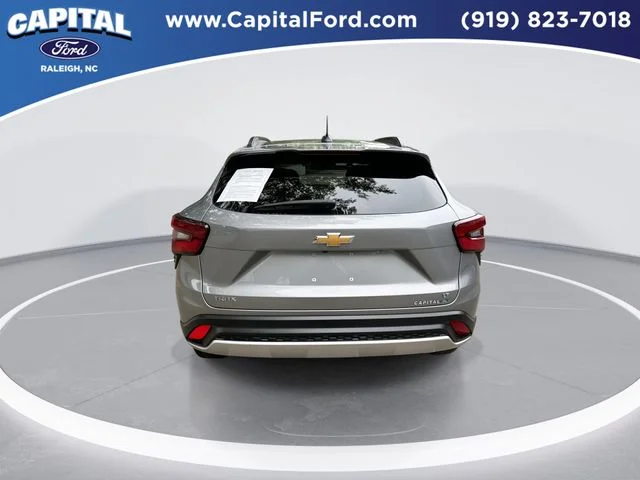 Used 2025 Gray Chevrolet LT image 7