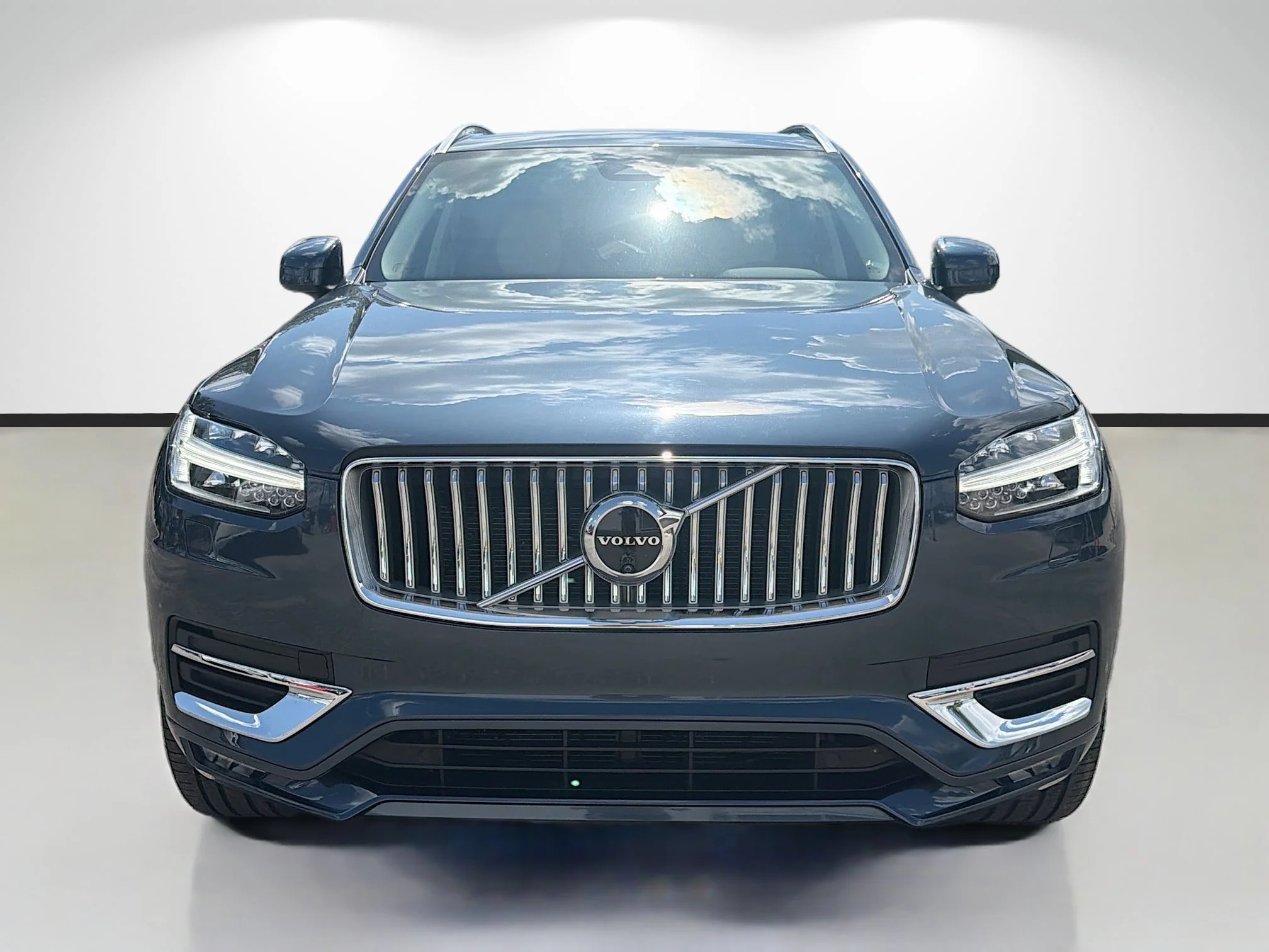 Used 2025 Denim Blue Metallic Volvo Plus image 8