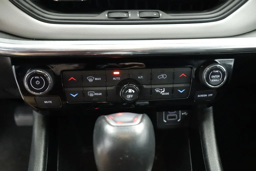 Used 2023 Gray Jeep Limited image 35