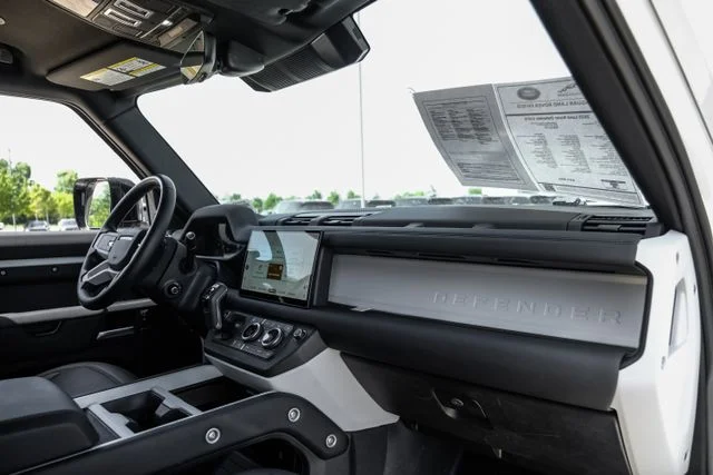 Used 2025 White Land Rover S image 15