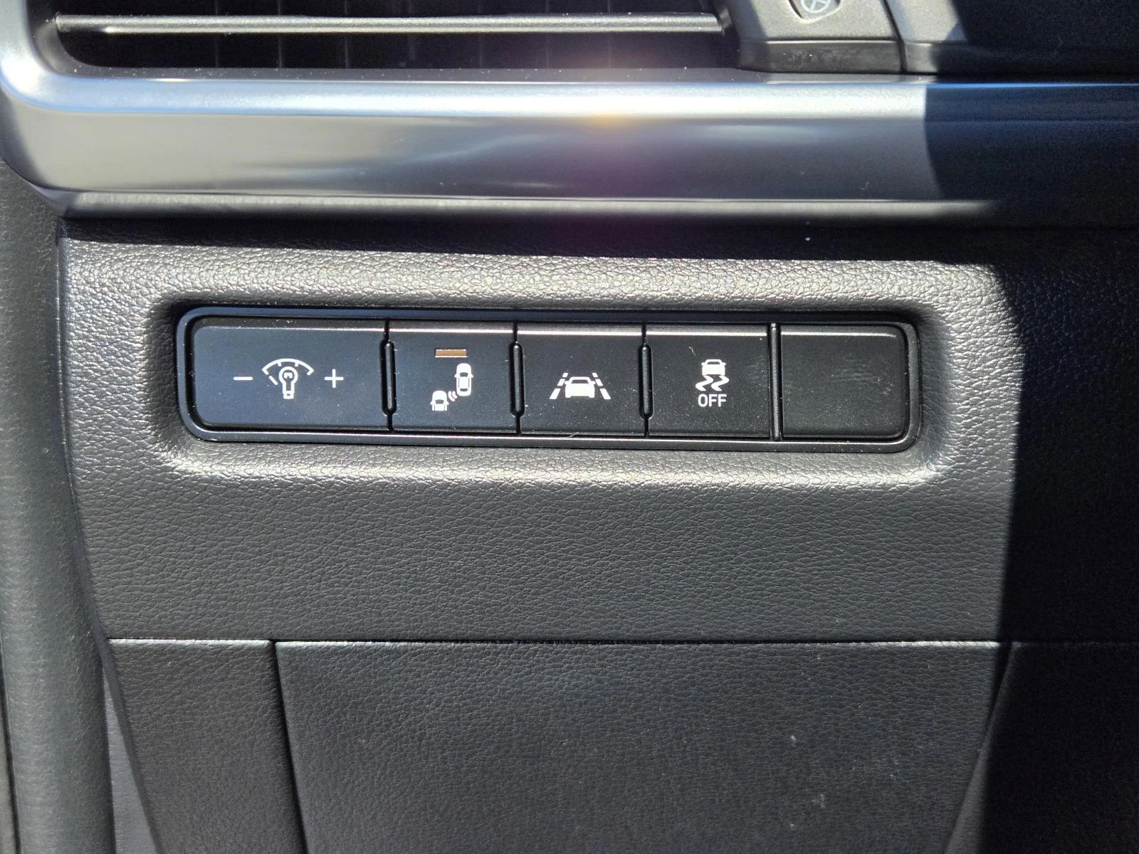 Used 2022 Everlasting Silver Kia LX AWD image 20