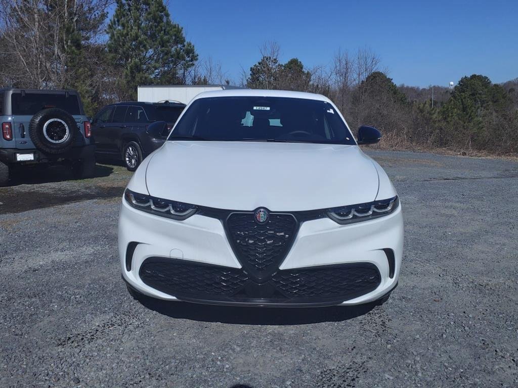 New 2025 Milano White Exterior Paint Alfa Romeo  image 2