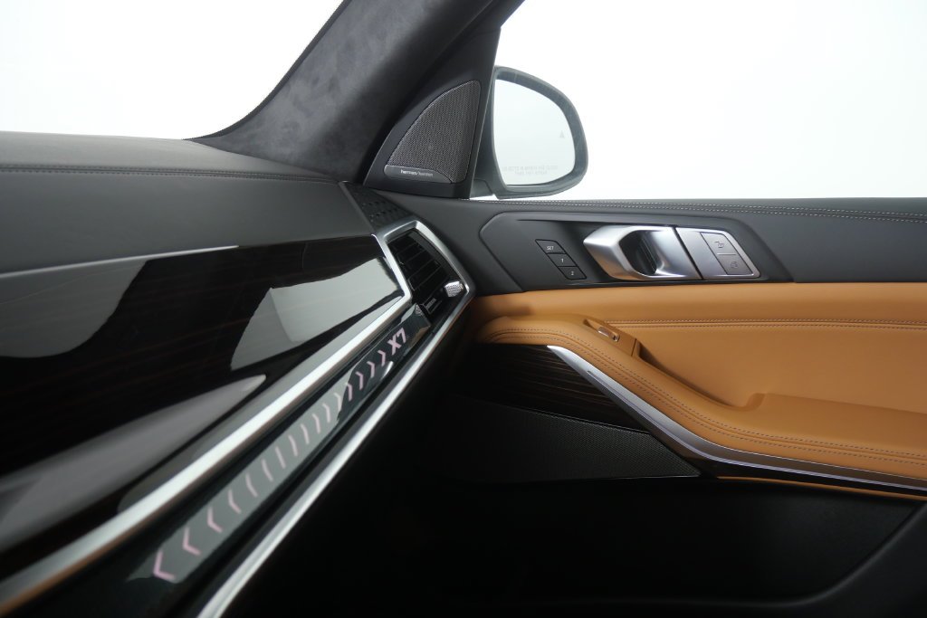 New 2027 Mineral White Metallic BMW xDrive40i image 28